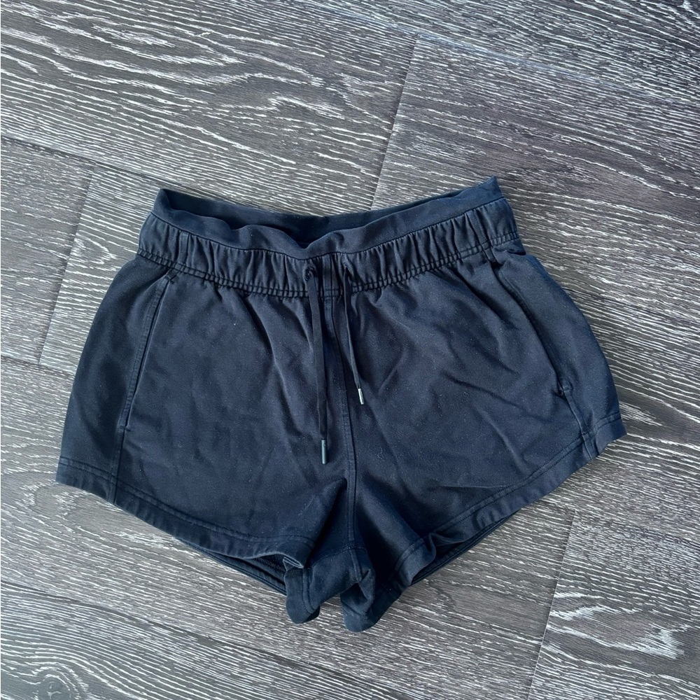 lululemon athletica Black Inner Glow Shorts 3” Size 4